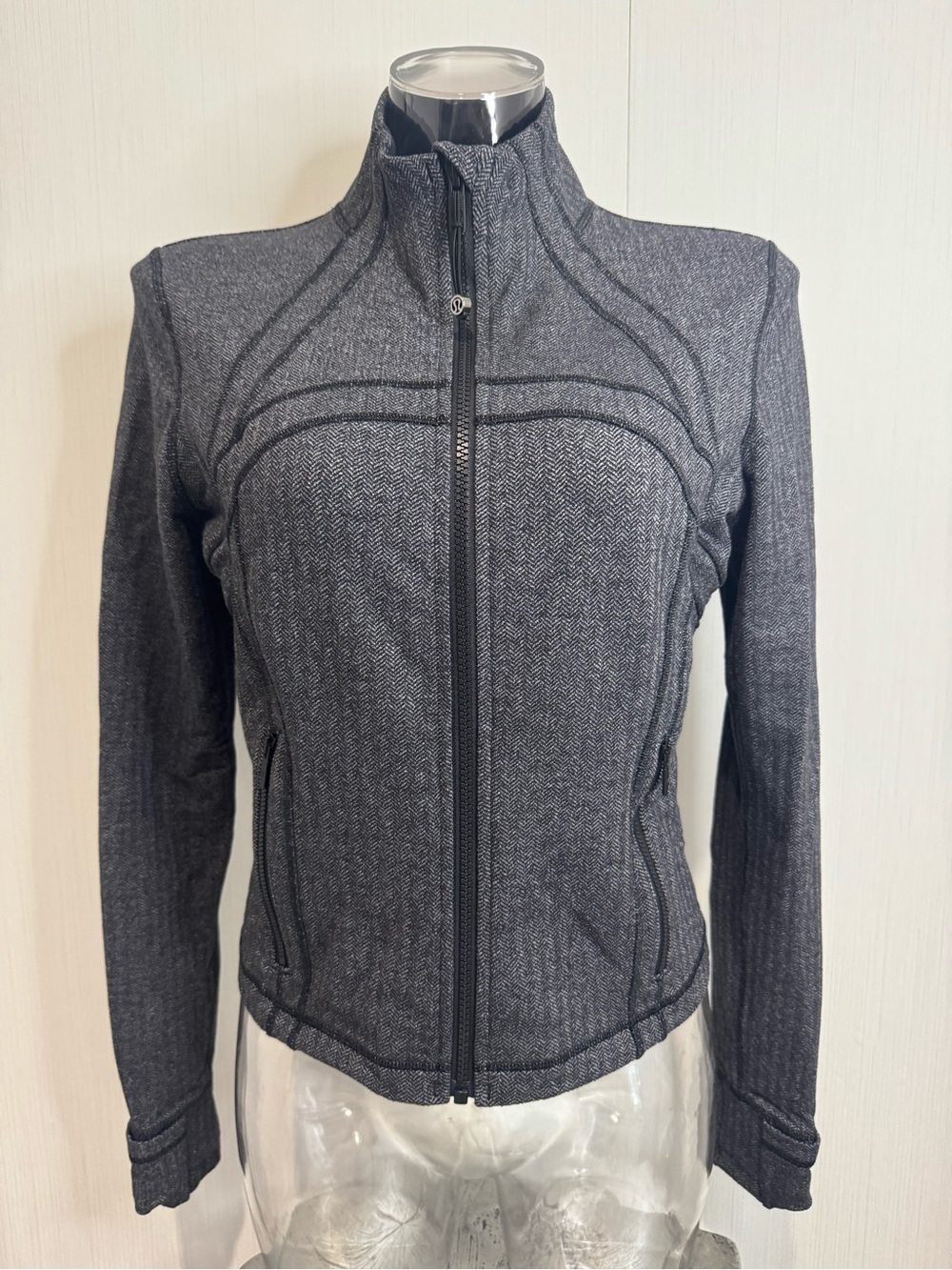 NEARL NEW! Lululemon Define Jacket. Full Zip. Size 12. Grey/Black.
